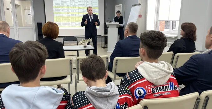 Дмитрий Арсибеков обсудил планы сотрудничества по развитию хоккея в Малопургинском районе